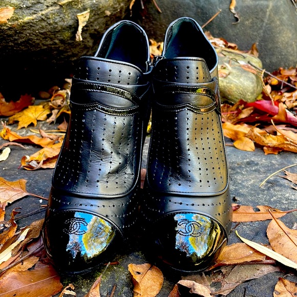 WOMENS CHANEL HIGH HEEL  BLACK LEATHER ANKLE BOOTS / BOOTIES - 9 π₯ - Picture 3 of 11